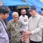 Wali Kota Payakumbuh Zulmaeta berdialog dengan pedagang pasar. (Foto: MC Payakumbuh)