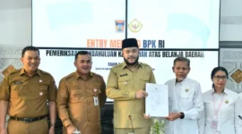 Wali Kota Padang Fadly Amran saat menerima Tim Pemeriksa BPK RI Perwakilan Provinsi Sumbar di Gedung Putih Kediaman Resmi Wali Kota, Senin (14/9/2026). (Foto: Pemko Padang)