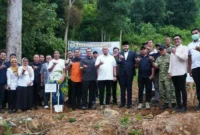 Wali Kota Padang Fadly Amran saat menghadiri Penanaman Perdana Festival Tanam Hulu di kawasan Guo, Kelurahan Kuranji, Kecamatan Kuranji, Rabu (9/9/2026). (Foto: Pemko Padang)