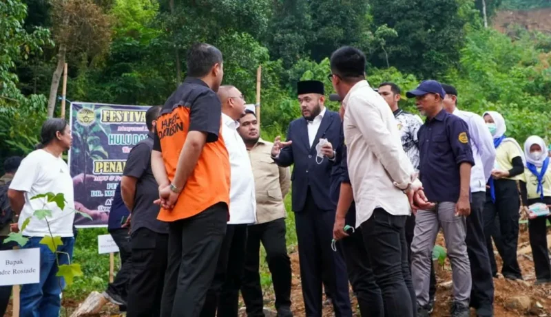 Wali Kota Padang Fadly Amran saat menghadiri Penanaman Perdana Festival Tanam Hulu di kawasan Guo, Kelurahan Kuranji, Kecamatan Kuranji, Rabu (9/9/2026). (Foto: Pemko Padang)