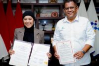 Penandatanganan MoU antara Menteri Komunikasi dan Digital RI Meutya Hafid bersama Menteri Komunikasi India Jyotiraditya M Scindia. (Foto: Komdigi)