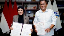 Penandatanganan MoU antara Menteri Komunikasi dan Digital RI Meutya Hafid bersama Menteri Komunikasi India Jyotiraditya M Scindia. (Foto: Komdigi)