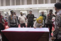 Penandatanganan deklarasi bersama anti-karhutla bersama unsur Forkopimda di Auditorium Dharmasraya, Kamis (3/9/2026). (Foto: Diskominfo Dharmasraya)