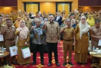 Wali Kota Padang Fadly Amran mengukuhkan 53 Agen PERISAI Kelurahan di Grand Basko Hotel pada Selasa (22/9/2026). (Foto: Pemko Padang)