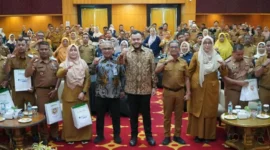 Wali Kota Padang Fadly Amran mengukuhkan 53 Agen PERISAI Kelurahan di Grand Basko Hotel pada Selasa (22/9/2026). (Foto: Pemko Padang)