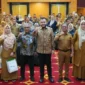 Wali Kota Padang Fadly Amran mengukuhkan 53 Agen PERISAI Kelurahan di Grand Basko Hotel pada Selasa (22/9/2026). (Foto: Pemko Padang)