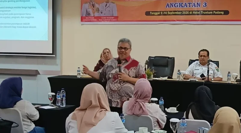 Ketua DPRD Sumbar Muhidi saat berbicara mengenai peningkatan ekonomi perempuan, Rabu (9/9/2026). (Foto: Ist)