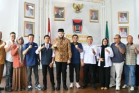 Wali Kota Padang Fadly Amran saat menerima audiensi DPC Peradi Padang di Ruang Kerja Wali Kota, Selasa (22/9/2026). (Foto: Pemko Padang)