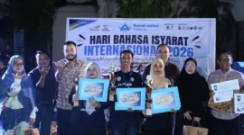 Wali Kota Padang Fadly Amran saat menghadiri peringatan Hari Bahasa Isyarat Internasional 2026 di kawasan Kota Tua Padang, Sabtu (26/9/2026) malam. (Foto: Pemko Padang)