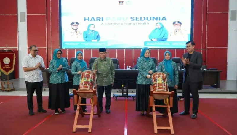 Wakil Wali Kota Padang, Maigus Nasir saat Peringatan Hari Paru Sedunia di Gedung Bagindo Aziz Chan, Balai Kota Padang, Sabtu (26/9/206). (Foto: Pemko Padang)