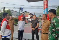 Pertamina Patra Niaga Regional Sumbagut bersama instansi terkait melakukan pengecekan Pertalite di SPBU 14.251.507 Gunung Pangilun, Kota Padang, Senin (28/9). (Foto: Pertamina Patra Niaga Regional Sumbagut)