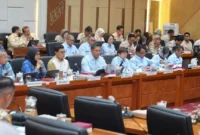 Pimpinan BGN beserta jajaran dalam Rapat Dengar Pendapat (RDP) bersama Komisi IX DPR RI. (Foto: Biro Hukum dan Humas BGN)