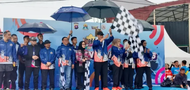 Kapolda Sumbar Irjen Pol Djati Wiyoto Abadhy melepas peserta Police Women Run IV 2026, Minggu (27/9/2026). (Foto: Polda Sumbar)