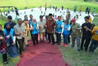 Pompanisasi irigasi berbasis tenaga surya kini mulai mengalirkan air ke lahan persawahan masyarakat Tanjung Barulak, Tanah Datar. (Foto: ADPSB)