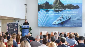 Menpar Widiyanti Putri Wardhana memaparkan potensi sekaligus peluang investasi industri marina dan wisata bahari pada The 6th Monaco Smart and Sustainable Marina Rendezvous di Monako. (Foto: Kemenpar)