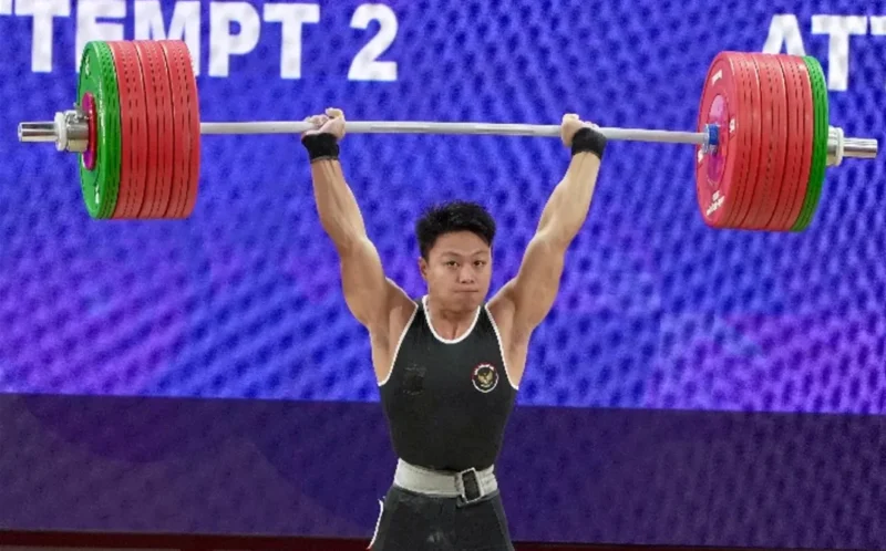 Lifter putra Indonesia, Rahmat Erwin Abdullah, peraih medali emas pada ajang Asian Games 2026. (Foto: Gilang/Kemenpora.go.id)