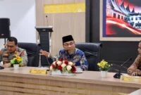 Wakil Wali Kota Padang Maigus Nasir menghadiri Rakor TKPKD Kota Padang di Aula Tuah Sakato Mapolresta Padang, Kamis (10/9/2026). (Foto: Pemko Padang)