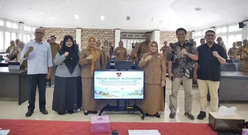 FGD Pembahasan dan Penyempurnaan Ranperda tentang KTR di Aula Dinkes Padang, Senin (7/9/2026). (Foto: Pemko Padang)