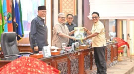 Gubernur Sumbar Mahyeldi menghadiri Rapat Paripurna DPRD Sumbar di Ruang Sidang Utama DPRD Sumbar, Senin (14/9/2026). (Foto: ADPSB)