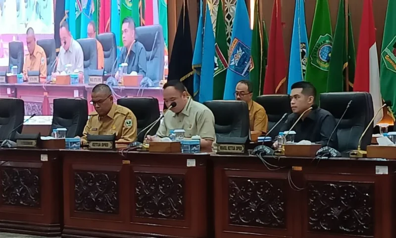Rapat Paripurna DPRD Sumbar dengan agenda penyampaian pandangan umum fraksi-fraksi terhadap Ranperda Perubahan APBD Sumbar 2026, Senin (7/9/2026). (Foto: Ist)
