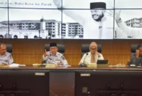 Wakil Wali Kota Padang Maigus Nasir memimpin Rapat Evaluasi Realisasi PAD Padang Triwulan III 2026 di Ruang Abu Bakar Jaar, Balai Kota Padang Aie Pacah, Rabu (9/9/2026). (Foto: Pemko Padang)