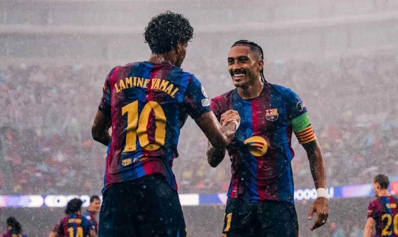 Raphinha dan Lamine Yamal tampil gemilang saat Barcelona menggasak Feyenoord 5-1 di Camp Nou, Rabu (9/9/2026). (Foto: IG @fcbarcelona)