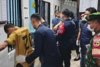 Petugas Rutan Kelas IIB Padang bersama APH menggelar razia dan tes urine bagi warga binaan serta petugas di Rutan Kelas IIB Padang, Senin malam (21/9/2026). (Foto: Humas Rutan Kelas IIB Padang)