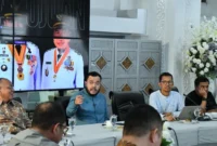 Wali Kota Padang Fadly Amran memimpin rapat pembahasan revitalisasi kawasan Kota Tua di Gedung Putih Kediaman Resmi Wali Kota, Jumat (18/9/2026). (Foto: Pemko Padang)