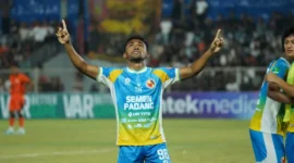 Pemain Semen Padang FC, Risman Ariyanto Maring saat merayakan golnya ke gawang Persiraja, Minggu (13/9/2026). (Foto: MO Semen Padang FC)