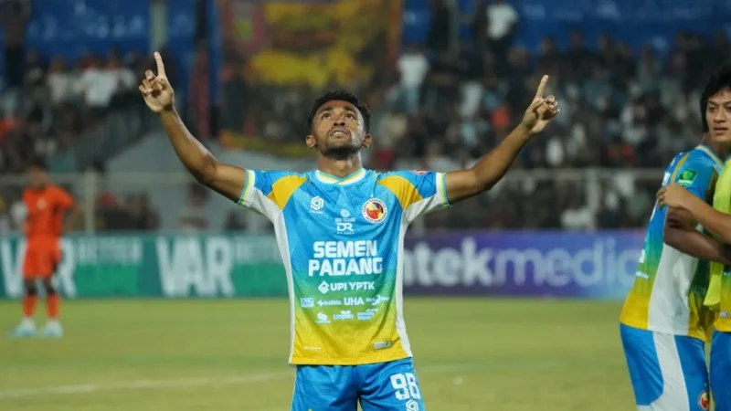 Pemain Semen Padang FC, Risman Ariyanto Maring saat merayakan golnya ke gawang Persiraja, Minggu (13/9/2026). (Foto: MO Semen Padang FC)