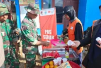 Rumah Zakat menyalurkan 1.000 cup Pos Segar dan Pos Hangat bagi korban galodo di Arosuka, Kabupaten Solok. (Foto: Ist)