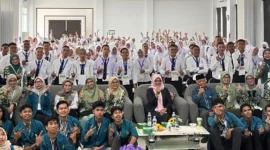 Staf Ahli Wali Kota Padang Bidang Kemasyarakatan dan SDM Feri Mulyani Hamid menghadiri PKKMB STIFARM Padang Tahun Akademik 2026/2027, Rabu (9/9/2026). (Foto: Pemko Padang)