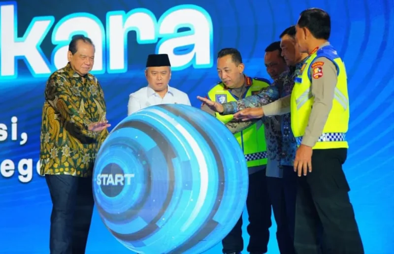 Kapolri Jenderal Polisi Listyo Sigit Prabowo meluncurkan Sistem Pembayaran Denda Tilang melalui Digital Korlantas serta STNK Digital dalam rangka Syukuran Hari Lalu Lintas Bhayangkara ke-71 Tahun 2026 di Hotel Bidakara, Jakarta Selatan, Jumat (25/9/2026). (Foto: Humas Polri)