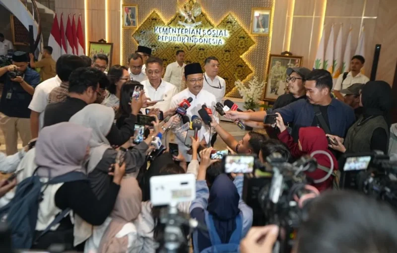 Mensos Saifullah Yusuf didampingi Wamensos Agus Jabo Priyono di Kantor Kemensos, Jakarta Pusat. (Foto: Kemensos)