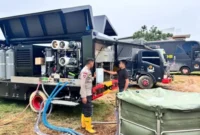 Satbrimob Polda Sumbar menyalurkan 360 galon air bersih untuk warga dan personel di wilayah terdampak bencana Kabupaten Solok. (Foto: Polda Sumbar)