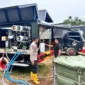 Satbrimob Polda Sumbar menyalurkan 360 galon air bersih untuk warga dan personel di wilayah terdampak bencana Kabupaten Solok. (Foto: Polda Sumbar)