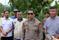 Sekda Padang, Raju Minropa, mendampingi Tim Monitoring dan Evaluasi Gabungan Satgas PRR meninjau lokasi Huntap di kawasan Balai Gadang pada Kamis (17/9/2026). (Foto: Pemko Padang)
