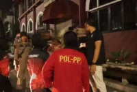 Satpol PP Padang menggelar patroli pengawasan di sejumlah kawasan pada Selasa dini hari (8/9/2026). (Foto: Humas Satpol PP Padang)
