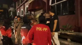 Satpol PP Padang menggelar patroli pengawasan di sejumlah kawasan pada Selasa dini hari (8/9/2026). (Foto: Humas Satpol PP Padang)