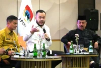 Wali Kota Padang Fadly Amran menjadi narasumber dalam Seminar Kebencanaan Apeksi Komwil I di Santika Hotel, Rabu (30/9/2026). (Foto: Pemko Padang)