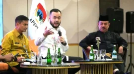 Wali Kota Padang Fadly Amran menjadi narasumber dalam Seminar Kebencanaan Apeksi Komwil I di Santika Hotel, Rabu (30/9/2026). (Foto: Pemko Padang)