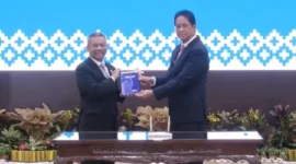Prosesi serah terima jabatan Menkeu dari Purbaya Yudhi Sadewa kepada Suahasil Nazara di Aula Mezzanine Kemenkeu, Jakarta, Selasa (15/9). (Foto: Kemenkeu)