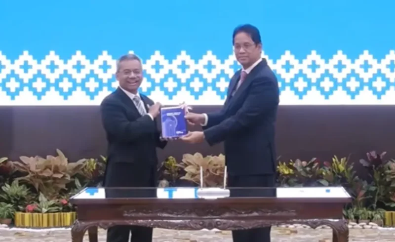 Prosesi serah terima jabatan Menkeu dari Purbaya Yudhi Sadewa kepada Suahasil Nazara di Aula Mezzanine Kemenkeu, Jakarta, Selasa (15/9). (Foto: Kemenkeu)