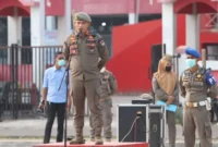 Kasat Pol PP Padang Chandra Eka Putra memimpin Apel Gabungan di Mako Satpol PP, Selasa (15/9/2026). (Foto: Humas Satpol PP Padang)