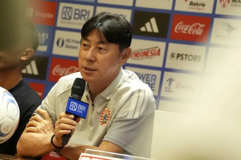 Pelatih Persija Shin Tae-yong dalam konferensi pers jelang pertandingan. (Foto: Persija)