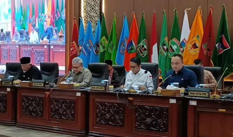 Sidang Paripurna DPRD Sumbar. (Foto: Ist)