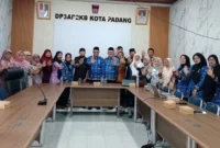 DP3AP2KB Padang menggelar Sosialisasi Psikoedukasi Pola Asuh Anak bagi pengurus panti asuhan, Kamis (17/9/2026). (Foto: Pemko Padang)