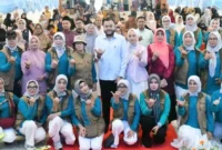 Wali Kota Padang Fadly Amran menghadiri sunatan massal gratis yang digelar Pemko Padang berkolaborasi dengan IJP di Bagindo Aziz Chan Youth Center, Sabtu (12/9/2026). (Foto: Pemko Padang)