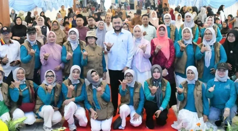 Wali Kota Padang Fadly Amran menghadiri sunatan massal gratis yang digelar Pemko Padang berkolaborasi dengan IJP di Bagindo Aziz Chan Youth Center, Sabtu (12/9/2026). (Foto: Pemko Padang)