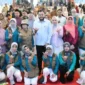 Wali Kota Padang Fadly Amran menghadiri sunatan massal gratis yang digelar Pemko Padang berkolaborasi dengan IJP di Bagindo Aziz Chan Youth Center, Sabtu (12/9/2026). (Foto: Pemko Padang)